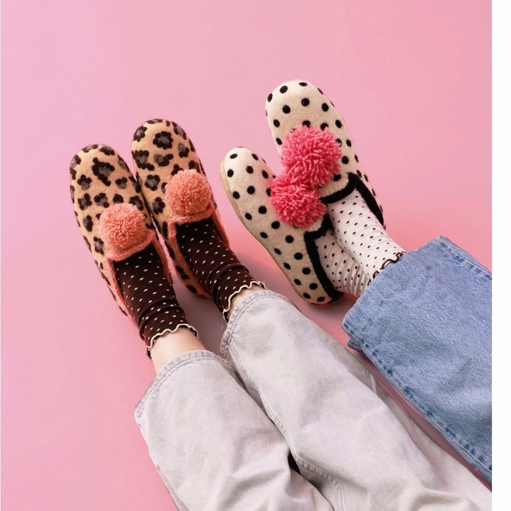 French Knot Slippers  S Sz 8-8.5 Polka Dot Cream & Black Slippers
